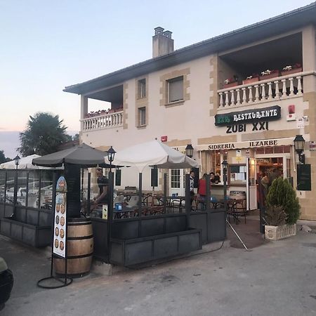 Hostal Zubi XXI Puente la Reina エクステリア 写真